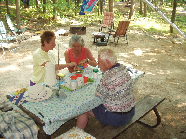 Photo: Tea with the Vandermeers
Photographer: Aleid Brendeke