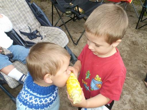 Photo: Kaiden Teaches Wyatt How to Eat Corn on the Cob
Photographer: Hanzo van Beusekom