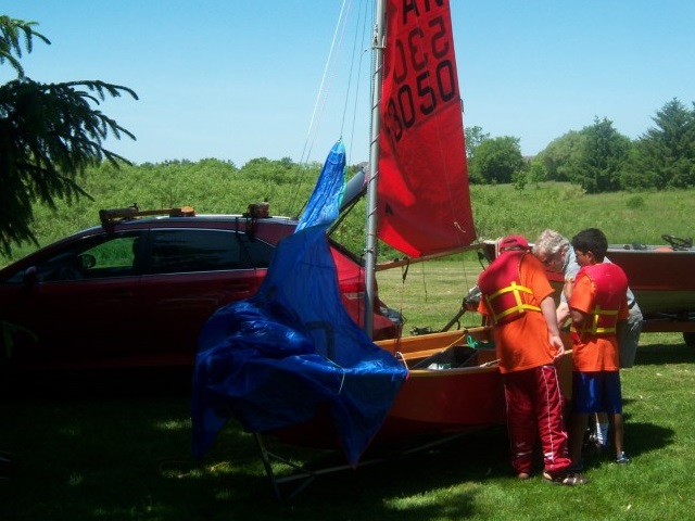 Photo: Steve Shows How the Spinnaker is Rigged